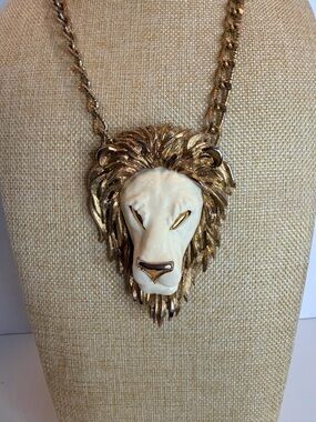 Vintage Razza Lion Head Pendant Necklace with Cream Face